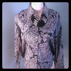 Black & White paisley print blouse w/ buttons